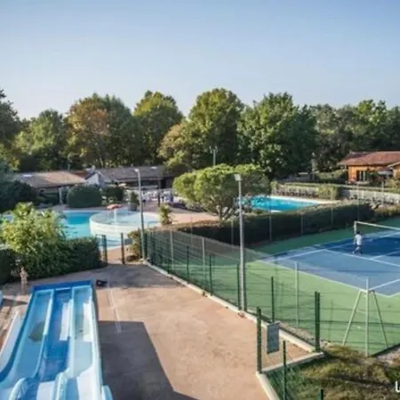 Chalet Tout Confort 4* 假日公园
